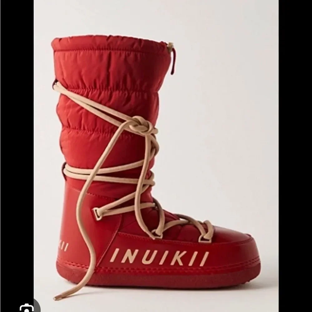 Inuikii Red Winter Boots with White Laces size 39